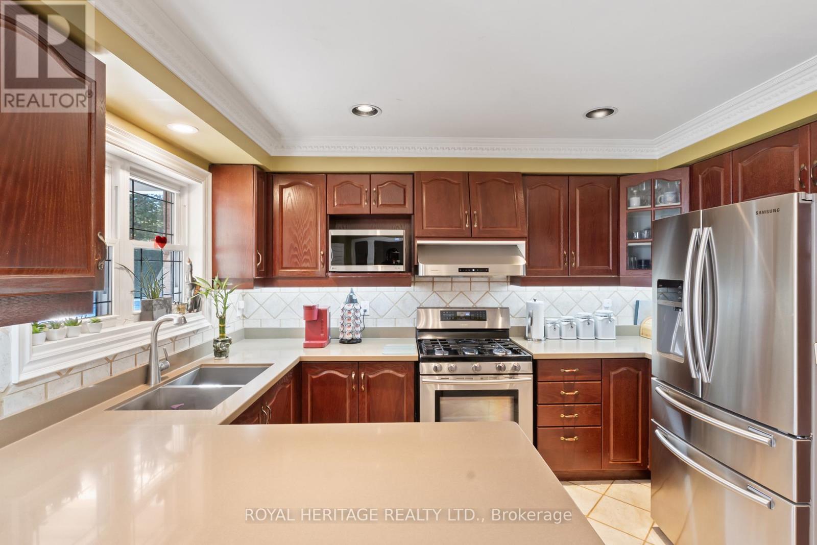 1101 Gossamer Drive, Pickering, Ontario  L1X 2T7 - Photo 15 - E13115908