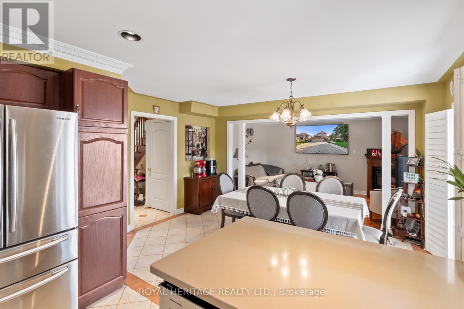 1101 Gossamer Drive, Pickering, Ontario  L1X 2T7 - Photo 17 - E13115908