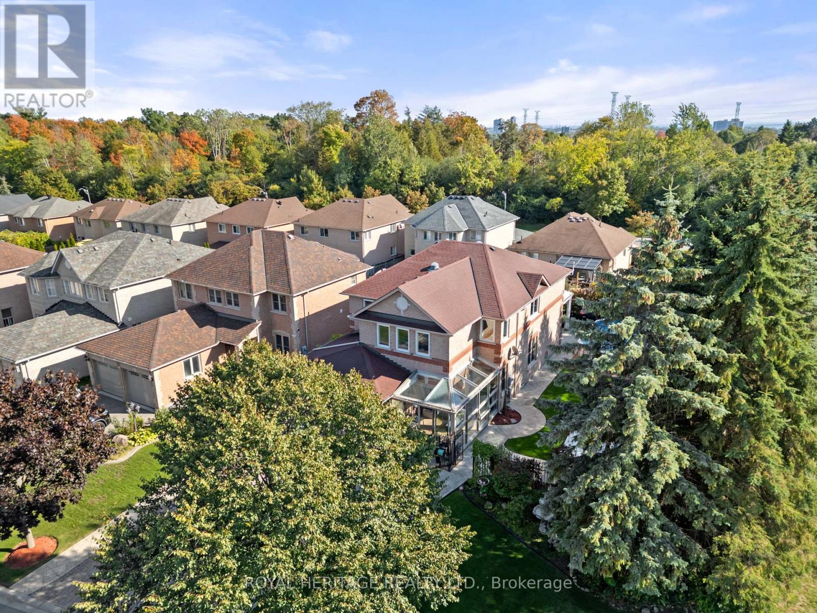 1101 Gossamer Drive, Pickering, Ontario  L1X 2T7 - Photo 4 - E13115908
