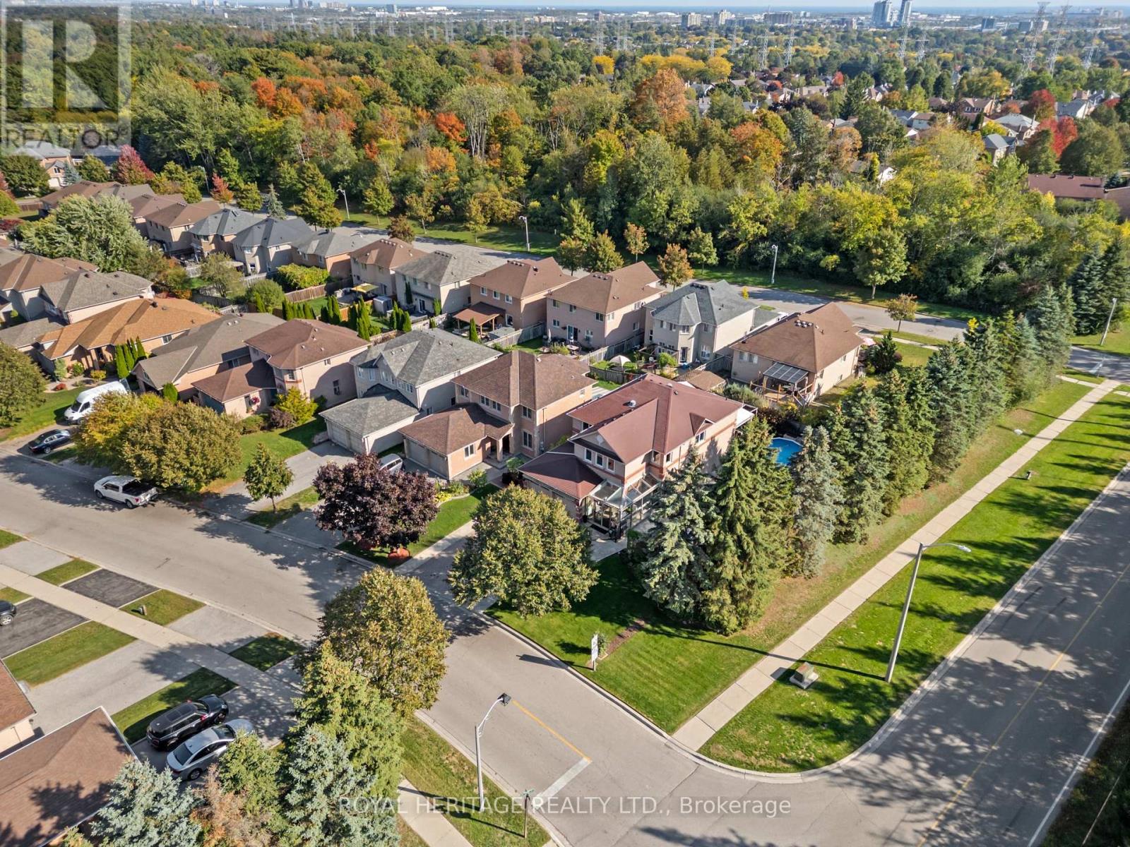 1101 Gossamer Drive, Pickering, Ontario  L1X 2T7 - Photo 6 - E13115908