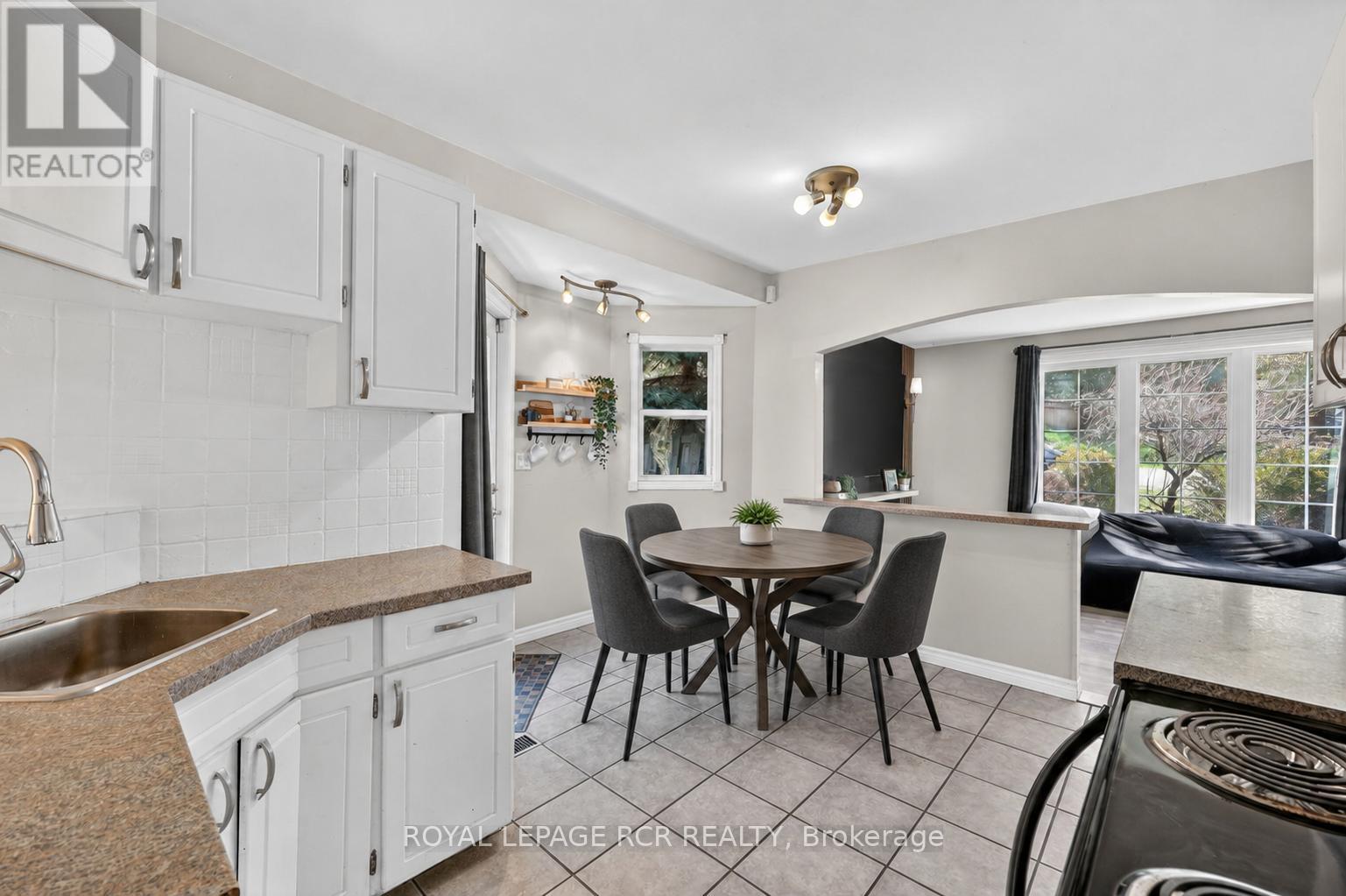 266 Kenwood Avenue, Georgina, Ontario  L4P 2X5 - Photo 5 - N13115766