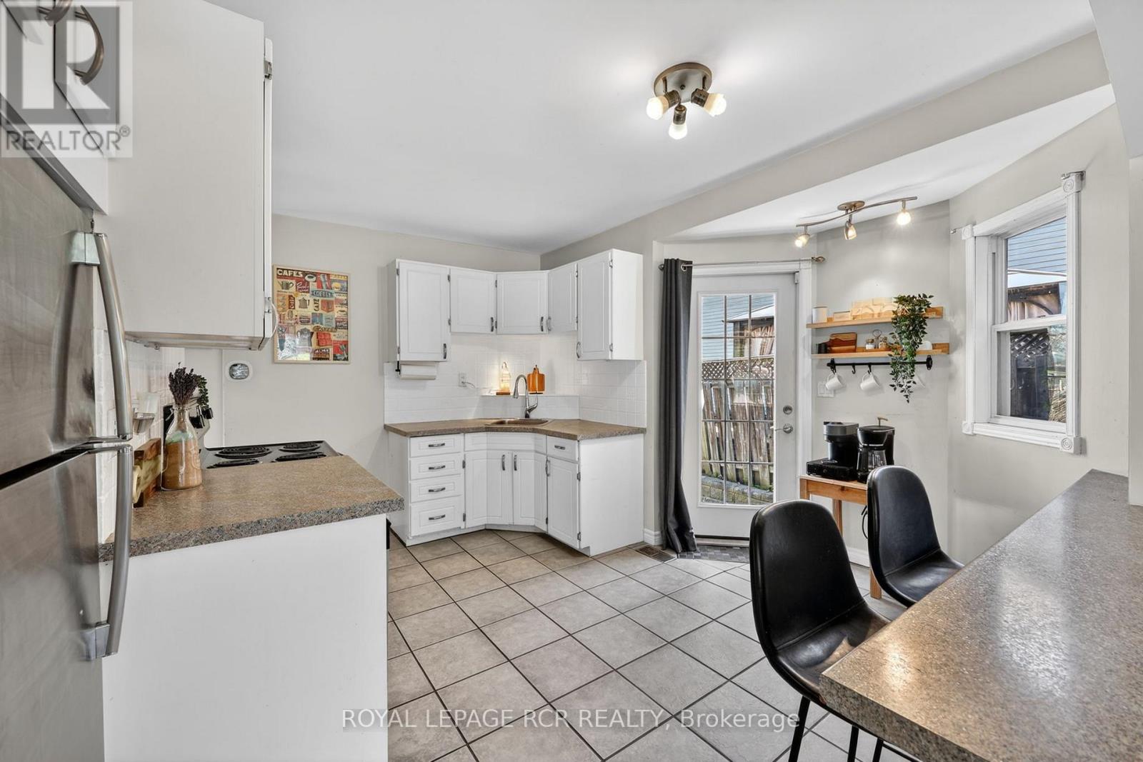 266 Kenwood Avenue, Georgina, Ontario  L4P 2X5 - Photo 6 - N13115766