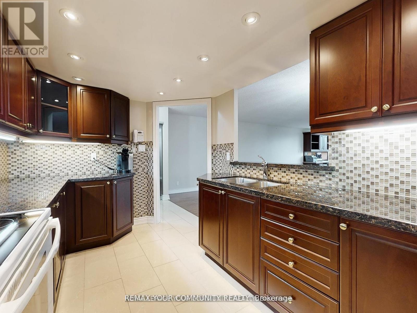 324 - 32 Clarissa Drive, Richmond Hill, Ontario  L4C 9R7 - Photo 7 - N13115868