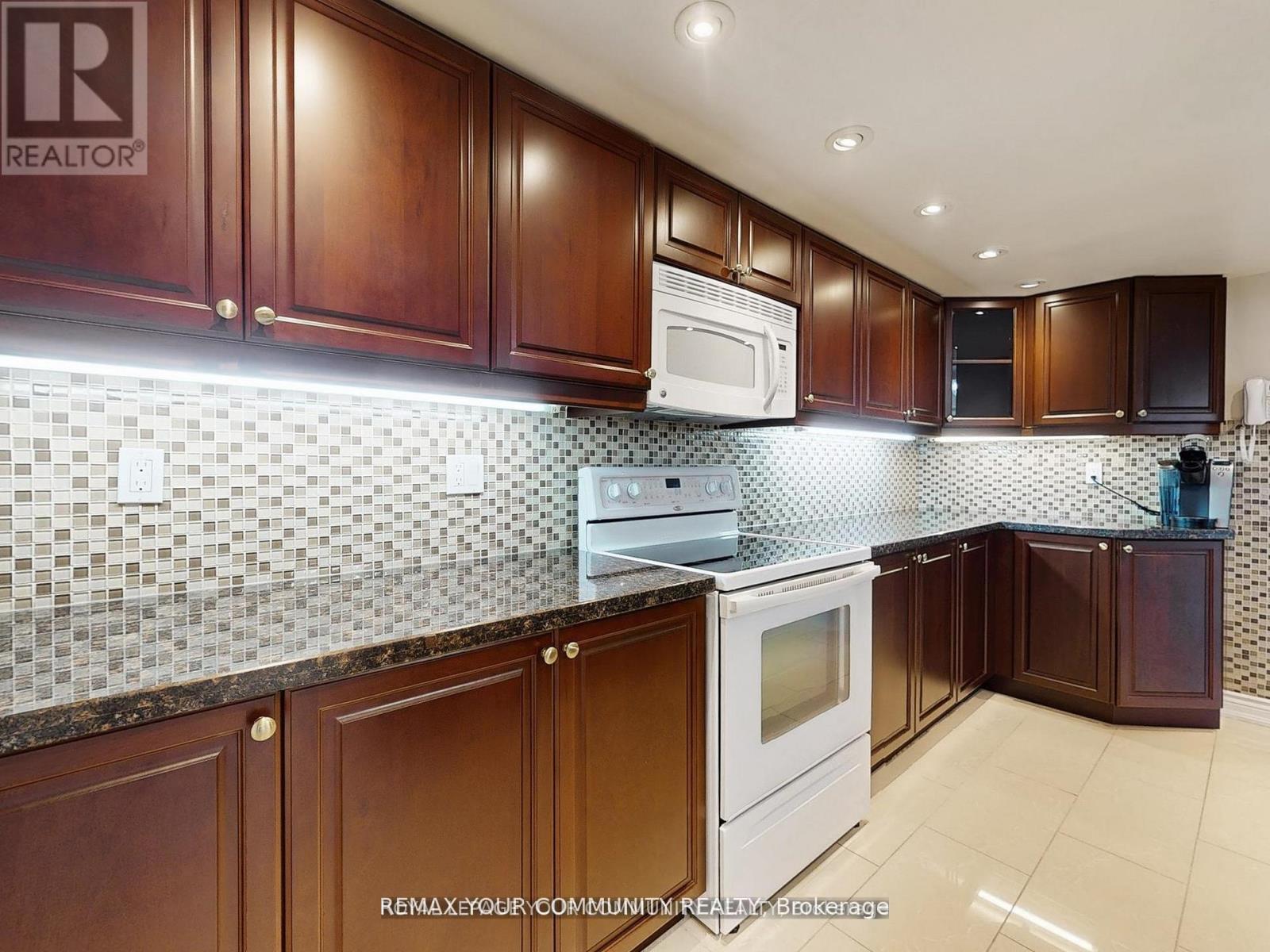 324 - 32 Clarissa Drive, Richmond Hill, Ontario  L4C 9R7 - Photo 8 - N13115868