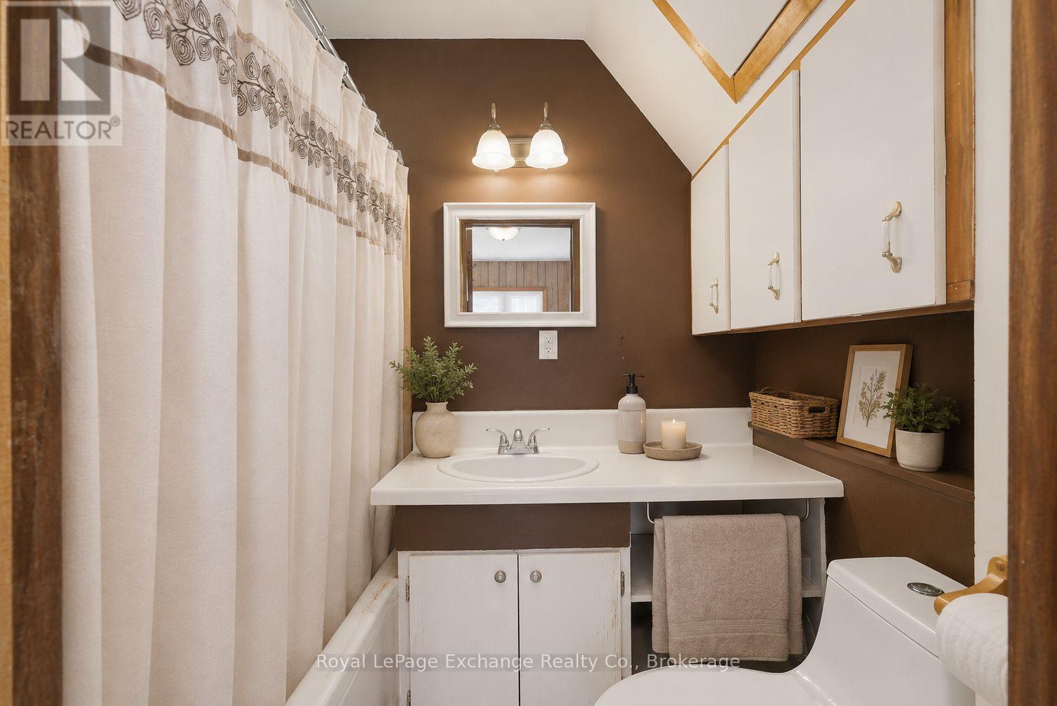 588 11th Avenue, Hanover, Ontario  N4N 2S6 - Photo 22 - X12981660