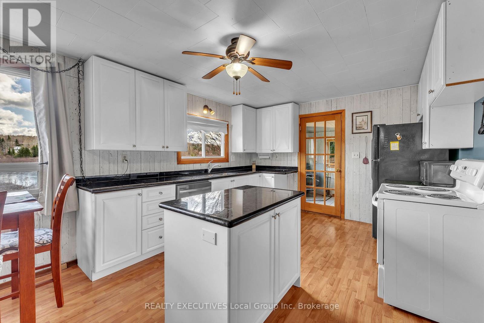 115 Hillside Avenue, Bonfield, Ontario  P0H 1E0 - Photo 3 - X13116040