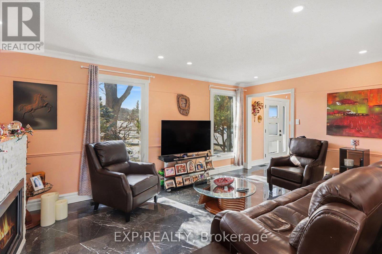 2332 Ogilvie Road, Ottawa, Ontario  K1J 7N6 - Photo 3 - X12942988