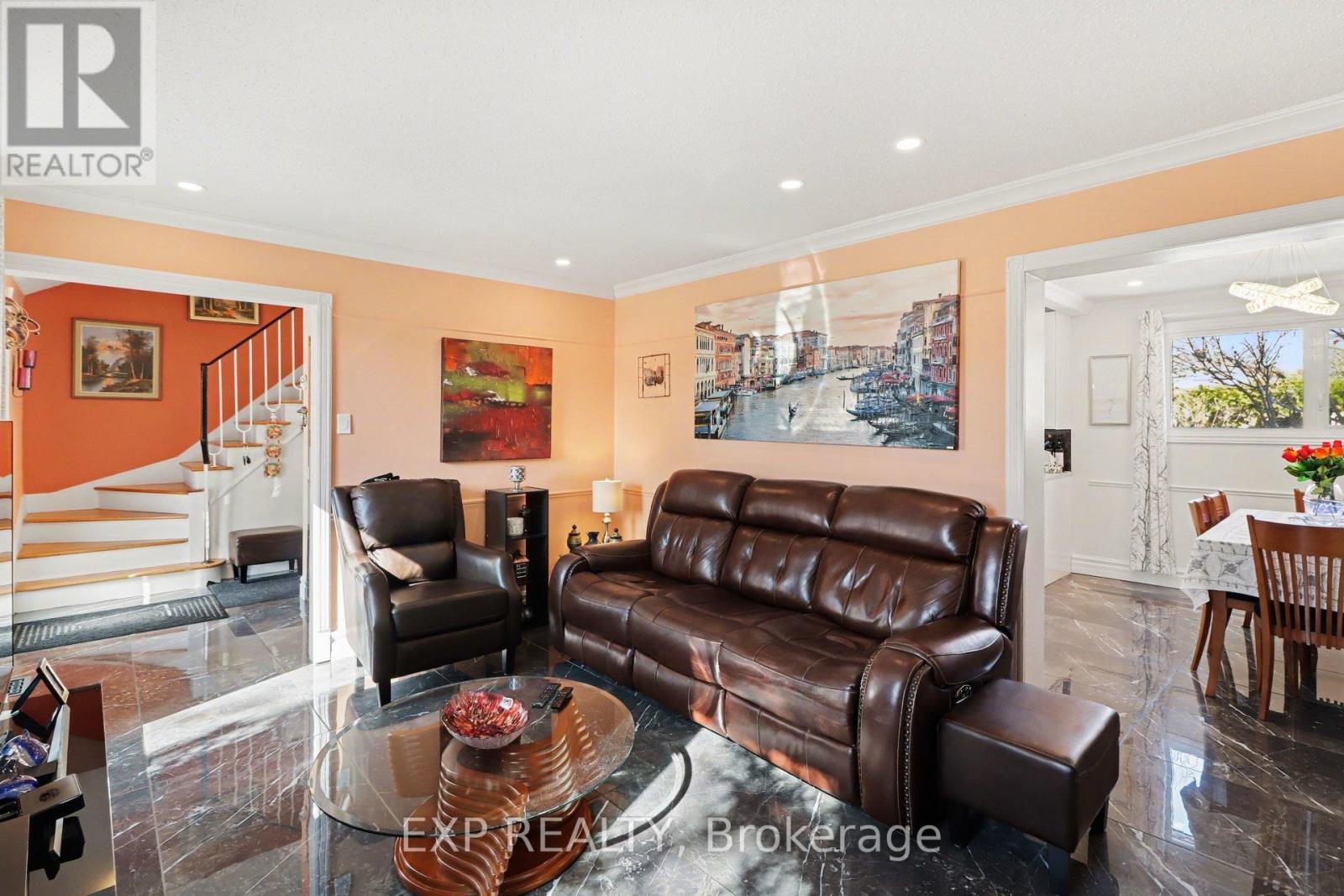 2332 Ogilvie Road, Ottawa, Ontario  K1J 7N6 - Photo 4 - X12942988