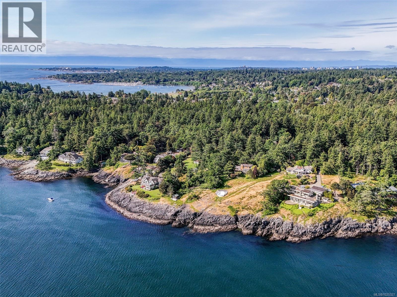 2550 Queenswood Dr, Saanich, British Columbia