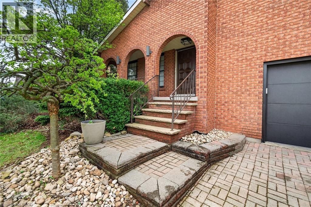51 President Drive, Stoney Creek, Ontario  L8G 4H2 - Photo 2 - 40827867