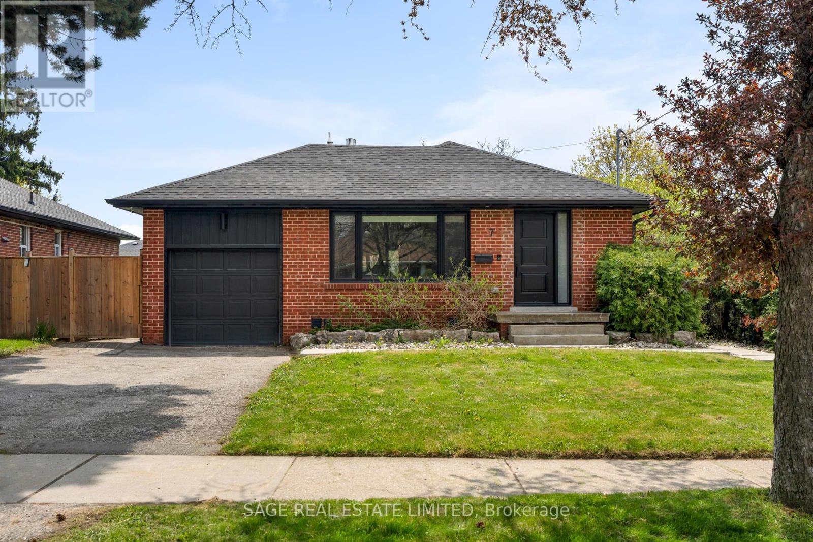 7 Rathgar Avenue, Toronto, Ontario  M9C 2E7 - Photo 2 - W13115938
