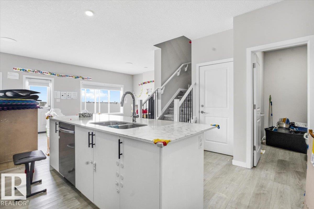 7056 182 Avenue Nw, Edmonton, Alberta  T5Z 0V7 - Photo 2 - E4487122