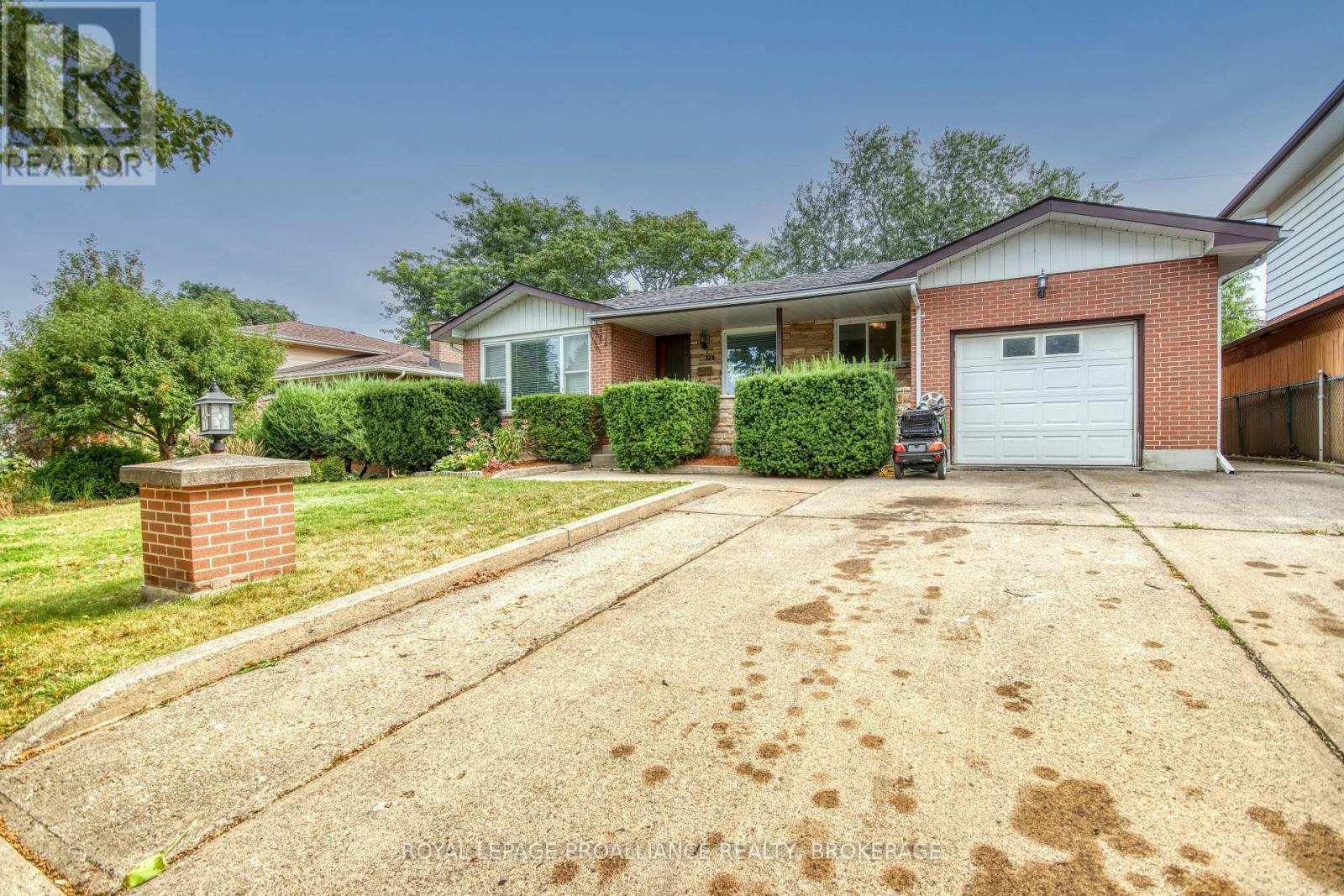 73 Queen Mary Road, Kingston, Ontario  K7M 2A3 - Photo 2 - X12923962