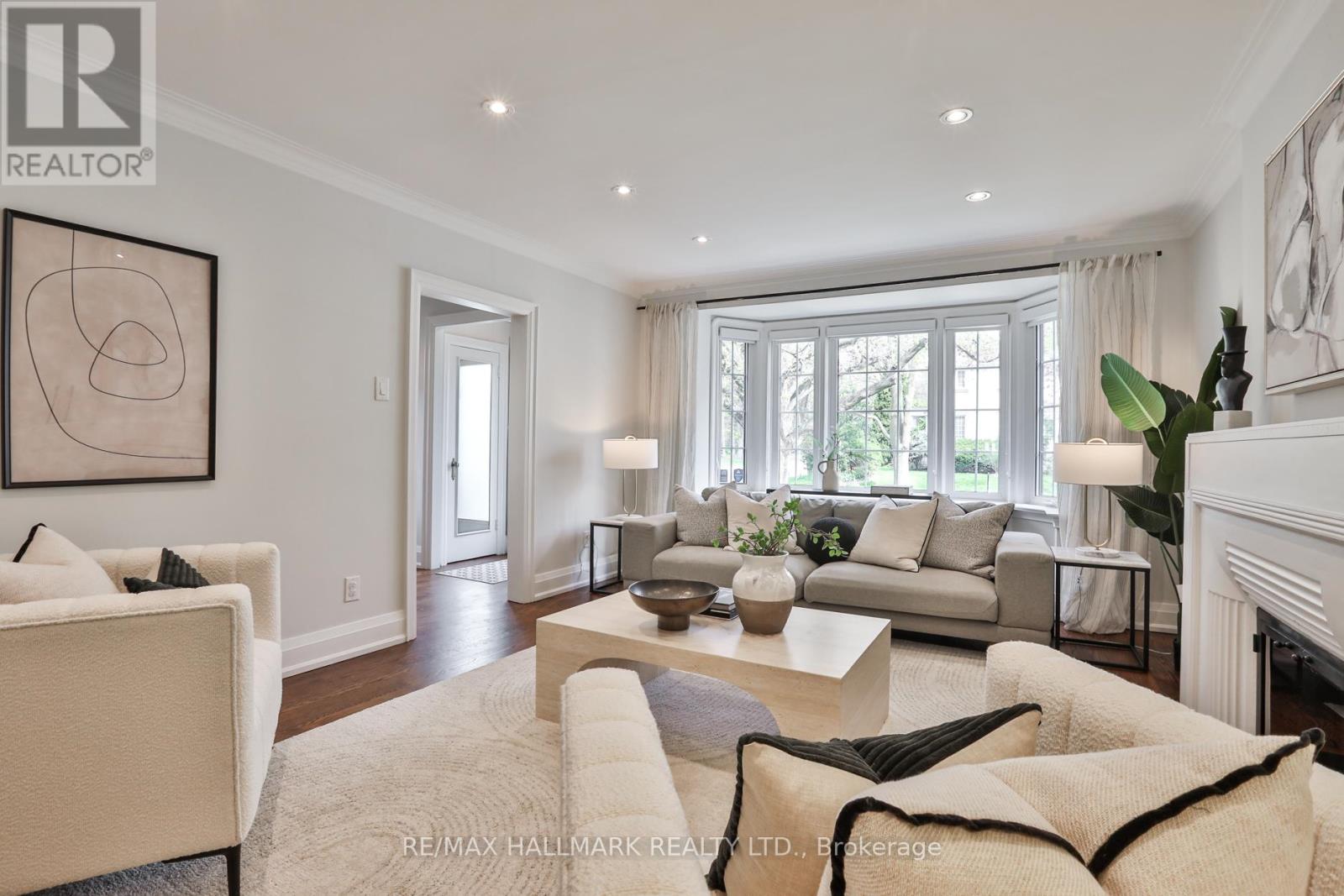 129 Elm Ridge Drive, Toronto, Ontario  M6B 1A6 - Photo 4 - C13116056