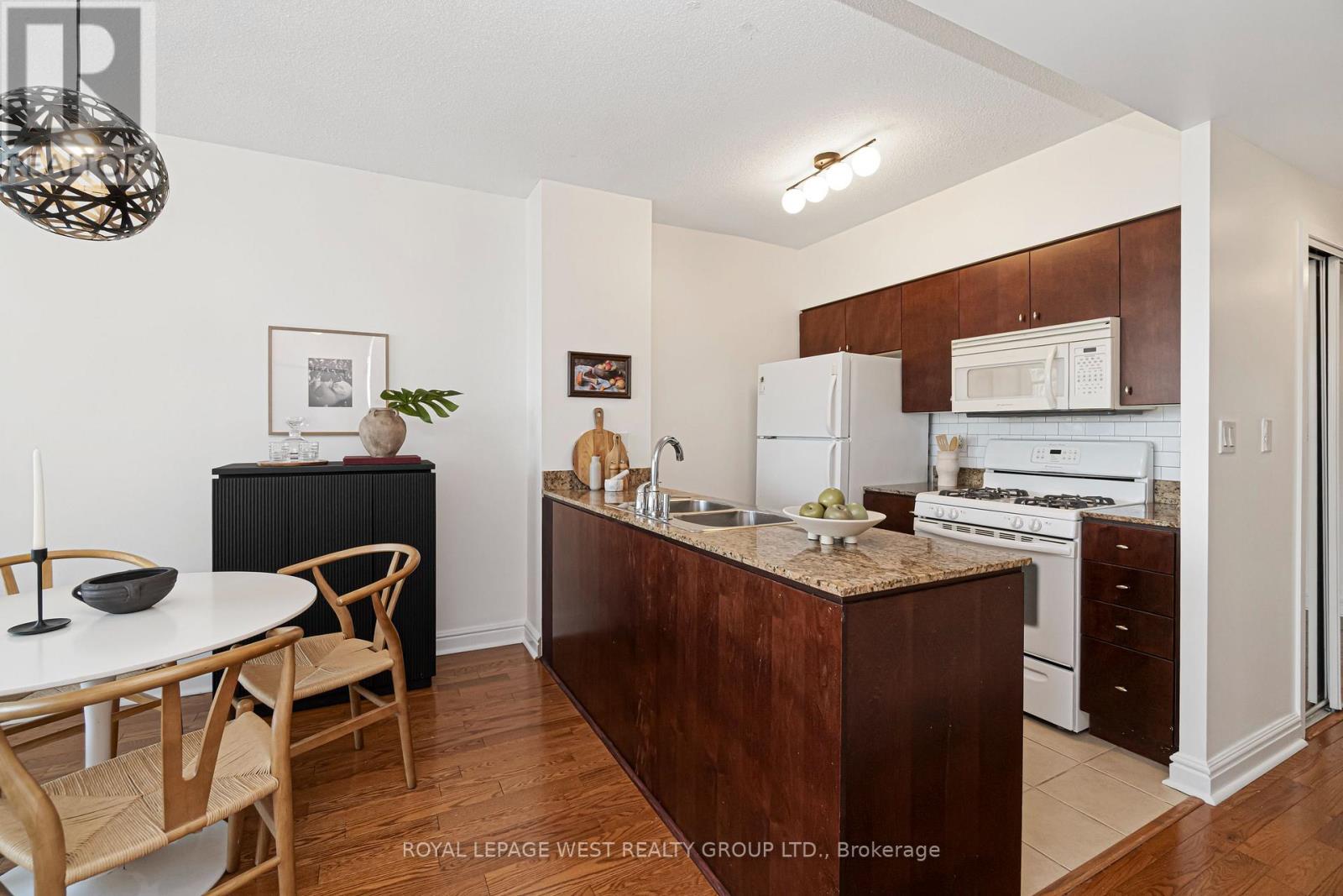 #1510 - 35 Mariner Terrace, Toronto, Ontario  M5V 3V9 - Photo 13 - C13116076