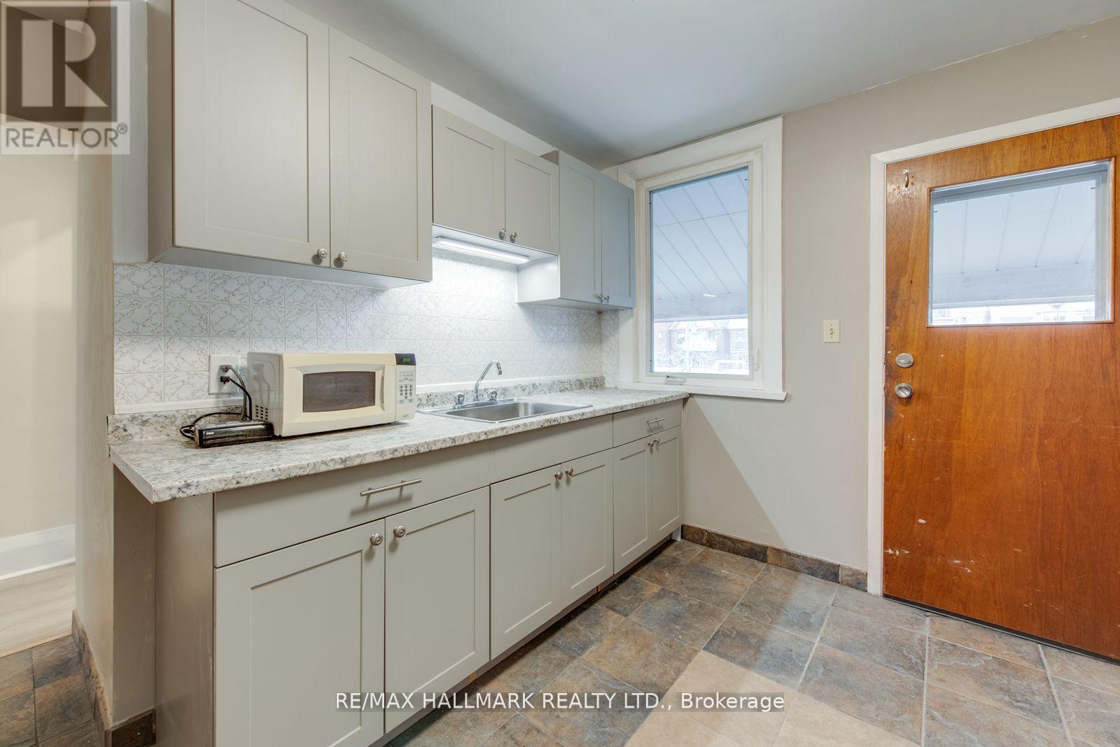 2 Upper - 576 Ossington Avenue S, Toronto, Ontario  M6G 3T5 - Photo 6 - C13116136