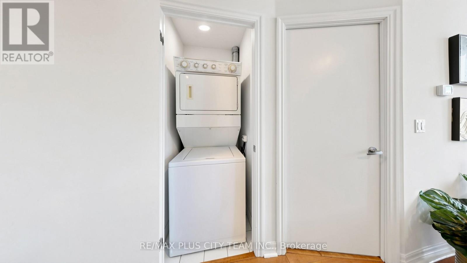 2604 - 16 Yonge Street, Toronto, Ontario  M5E 2A1 - Photo 13 - C13116272