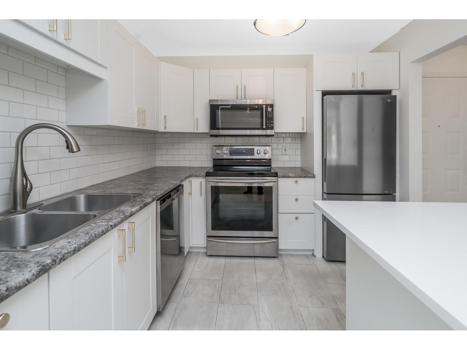 105 1520 Vidal Street, White Rock, British Columbia  V4B 3T7 - Photo 9 - R3120509
