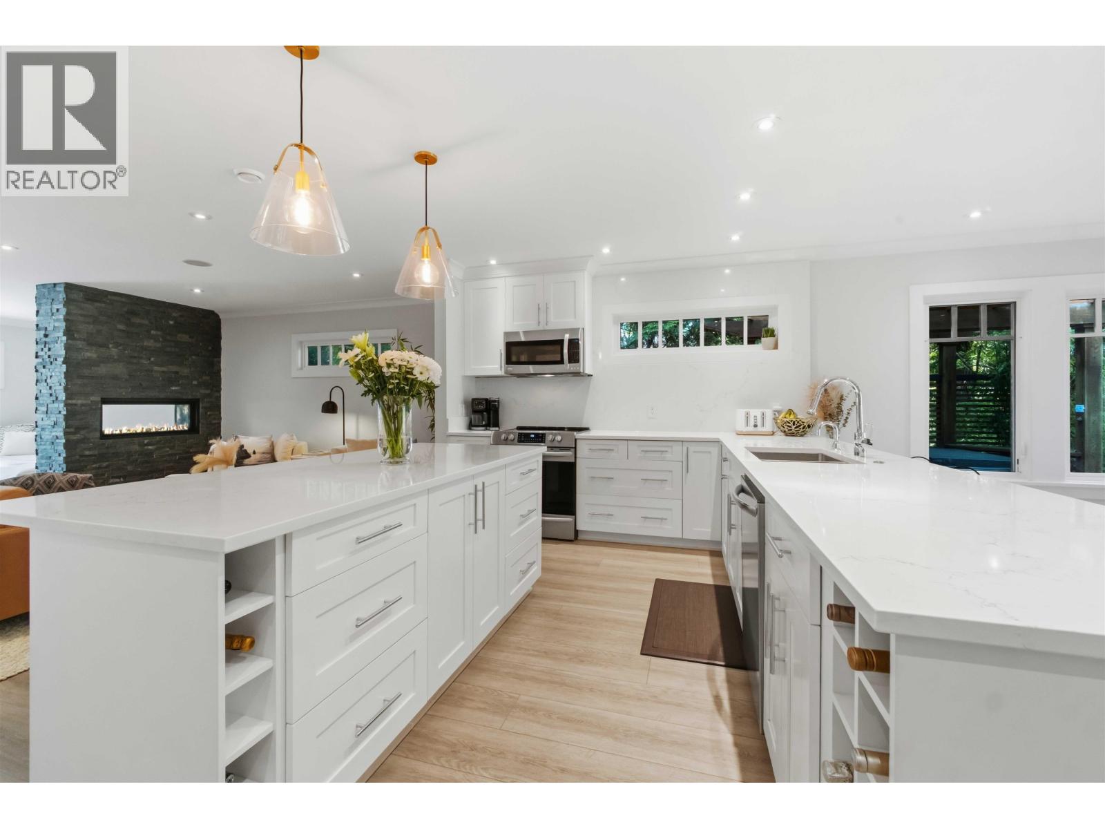 1610 Ross Road, North Vancouver, British Columbia  V7J 1V4 - Photo 11 - R3121803