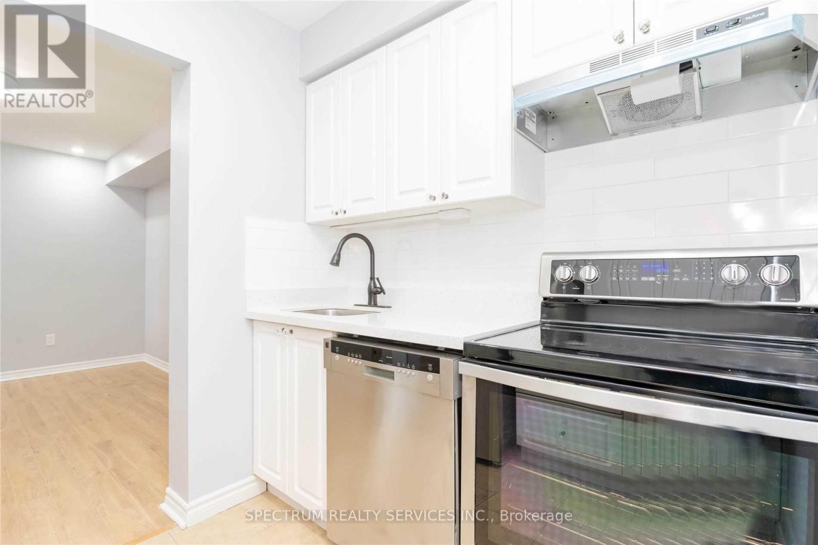 68 - 197 Milestone Drive, Aurora, Ontario L4G 3M2 - Photo 10 - N13116084