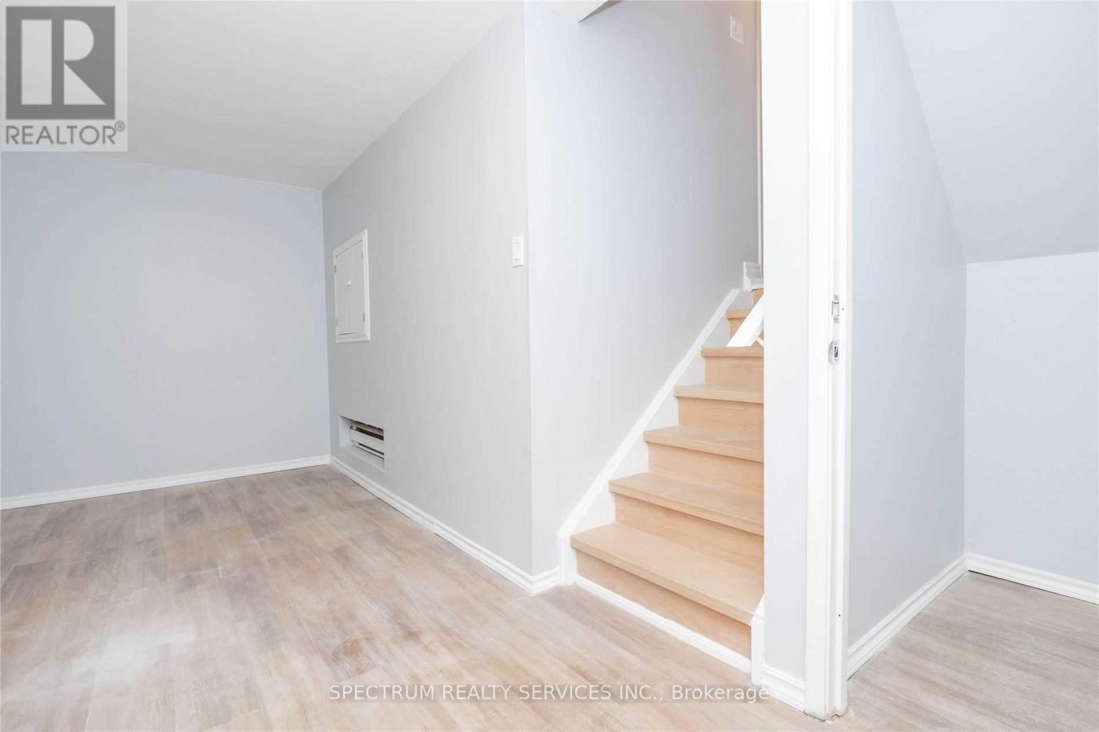 68 - 197 Milestone Drive, Aurora, Ontario L4G 3M2 - Photo 2 - N13116084