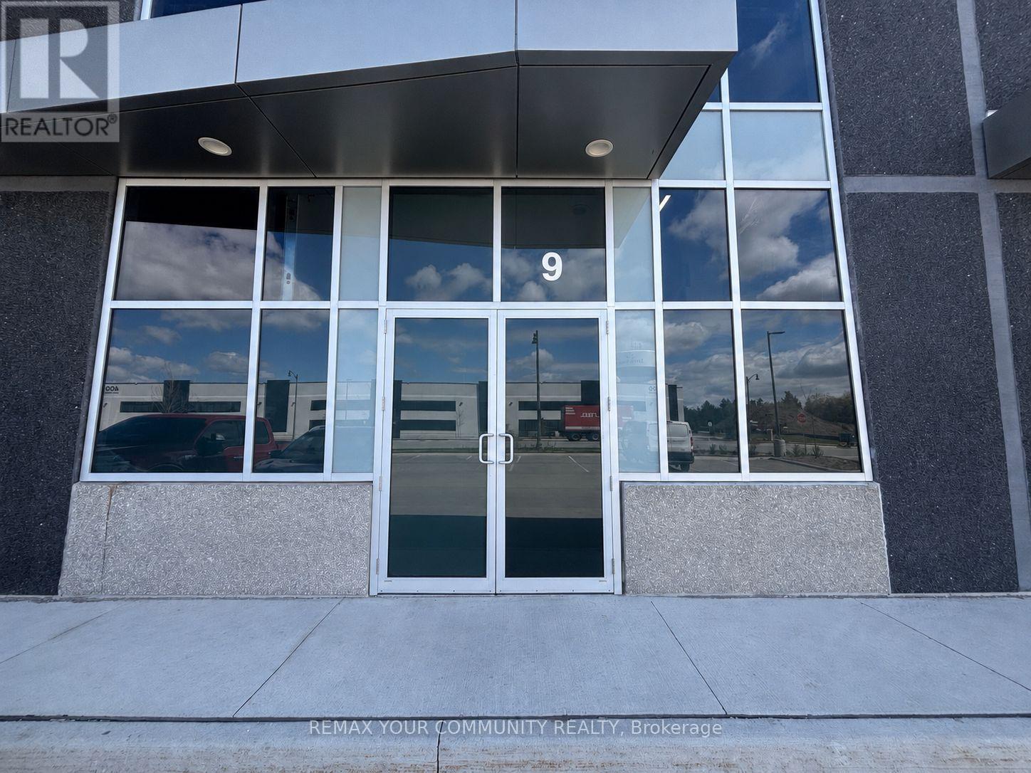 9 2nd Flr - 115 Addison Hall Circle, Aurora, Ontario  L4G 3X8 - Photo 1 - N13116098