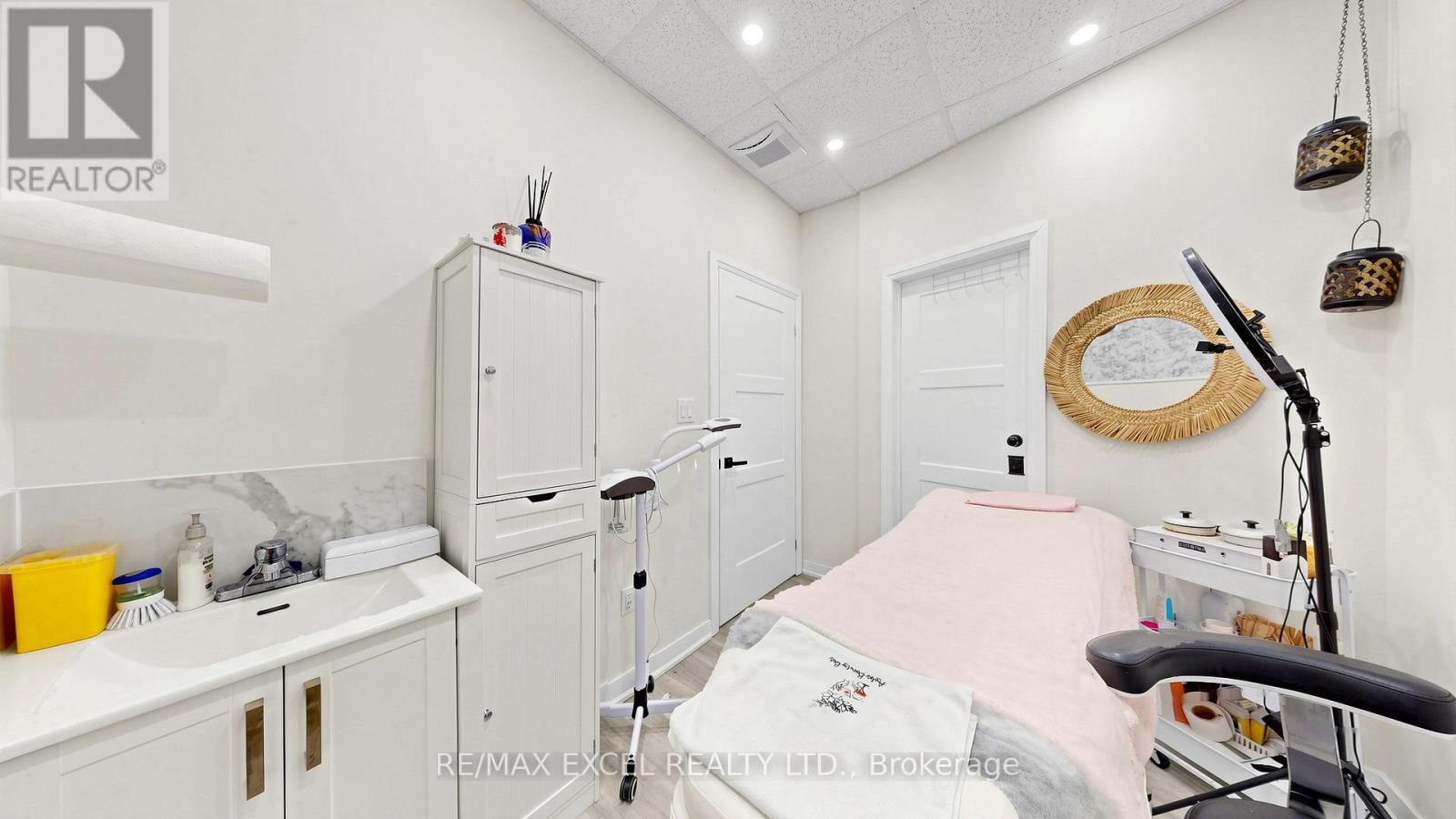 225 Main Street S, Newmarket, Ontario  L3Y 3Y9 - Photo 38 - N13116266