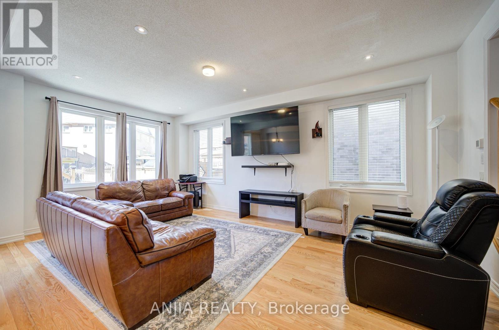 377 Busato Drive, Whitchurch-Stouffville, Ontario  L4A 4V1 - Photo 10 - N13116358