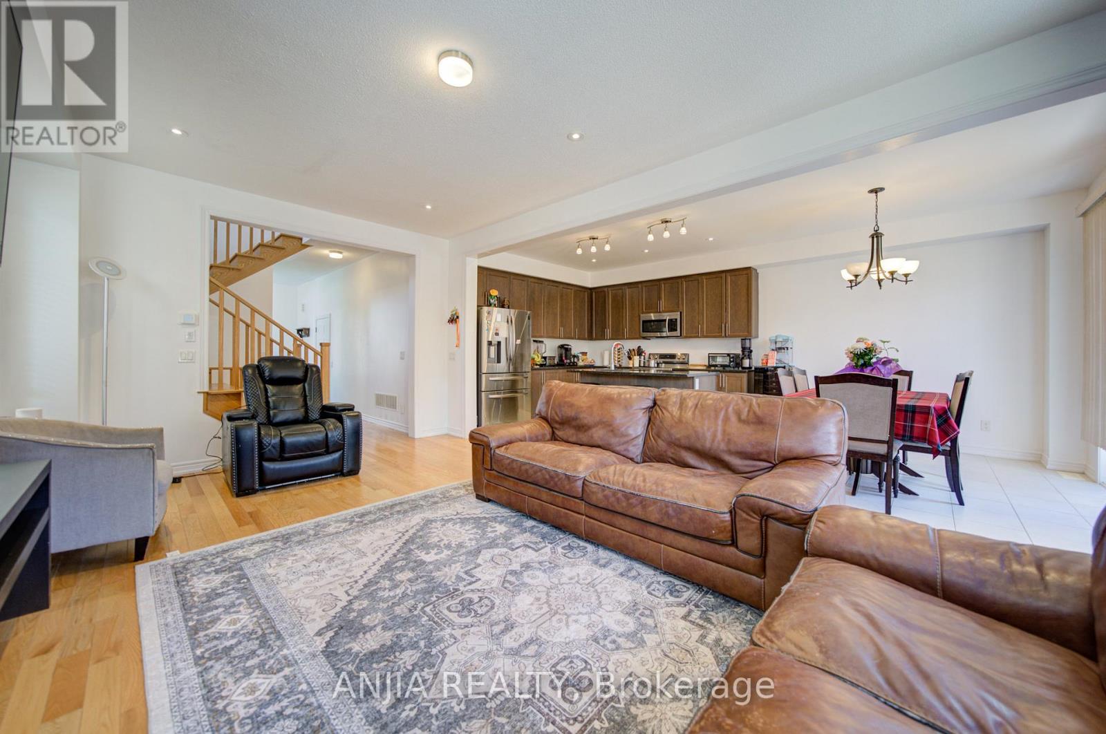 377 Busato Drive, Whitchurch-Stouffville, Ontario  L4A 4V1 - Photo 13 - N13116358