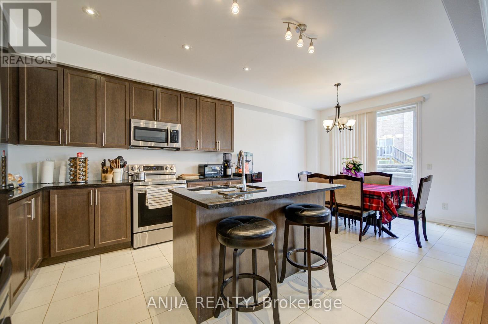 377 Busato Drive, Whitchurch-Stouffville, Ontario  L4A 4V1 - Photo 18 - N13116358