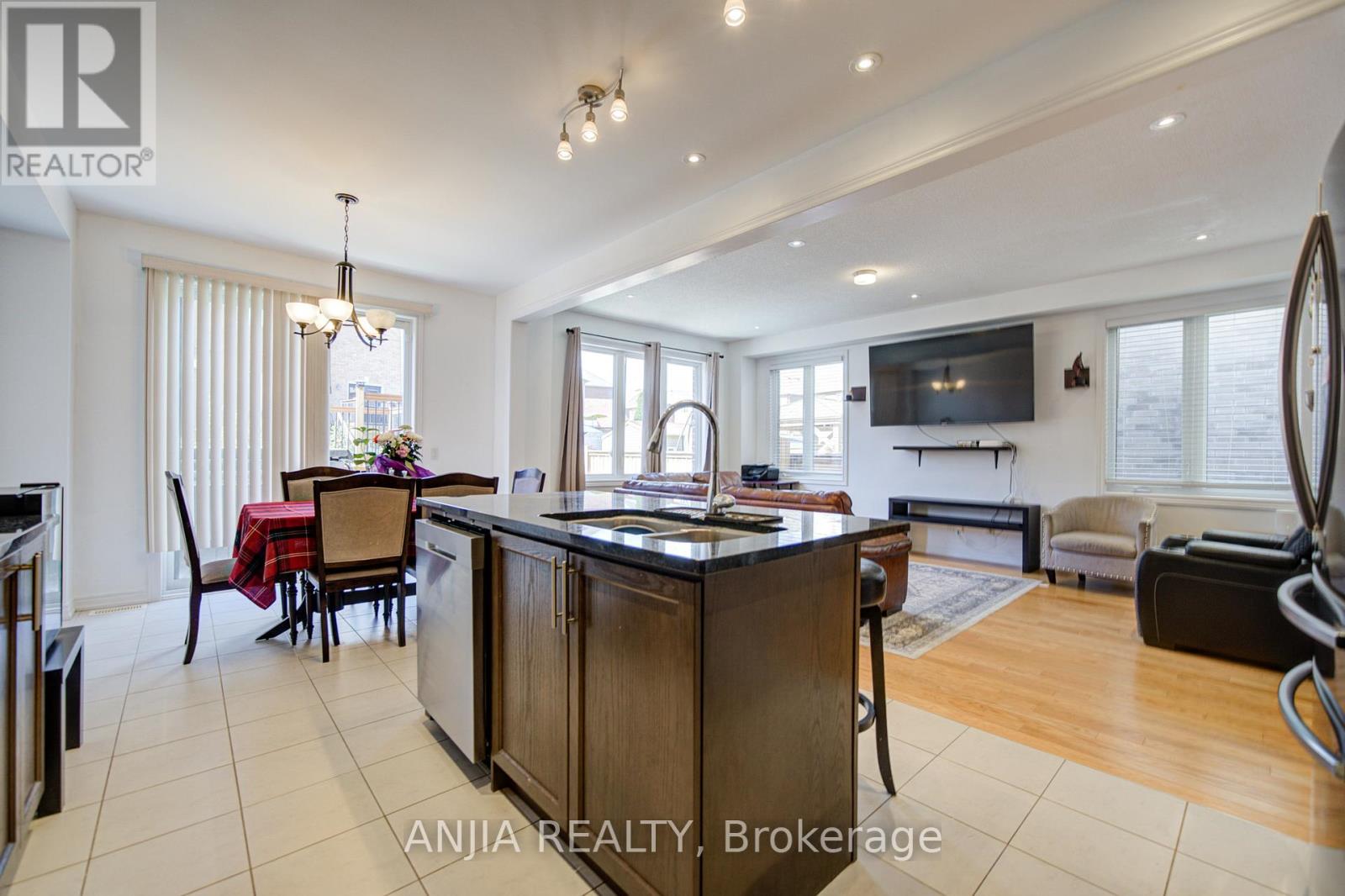 377 Busato Drive, Whitchurch-Stouffville, Ontario  L4A 4V1 - Photo 19 - N13116358