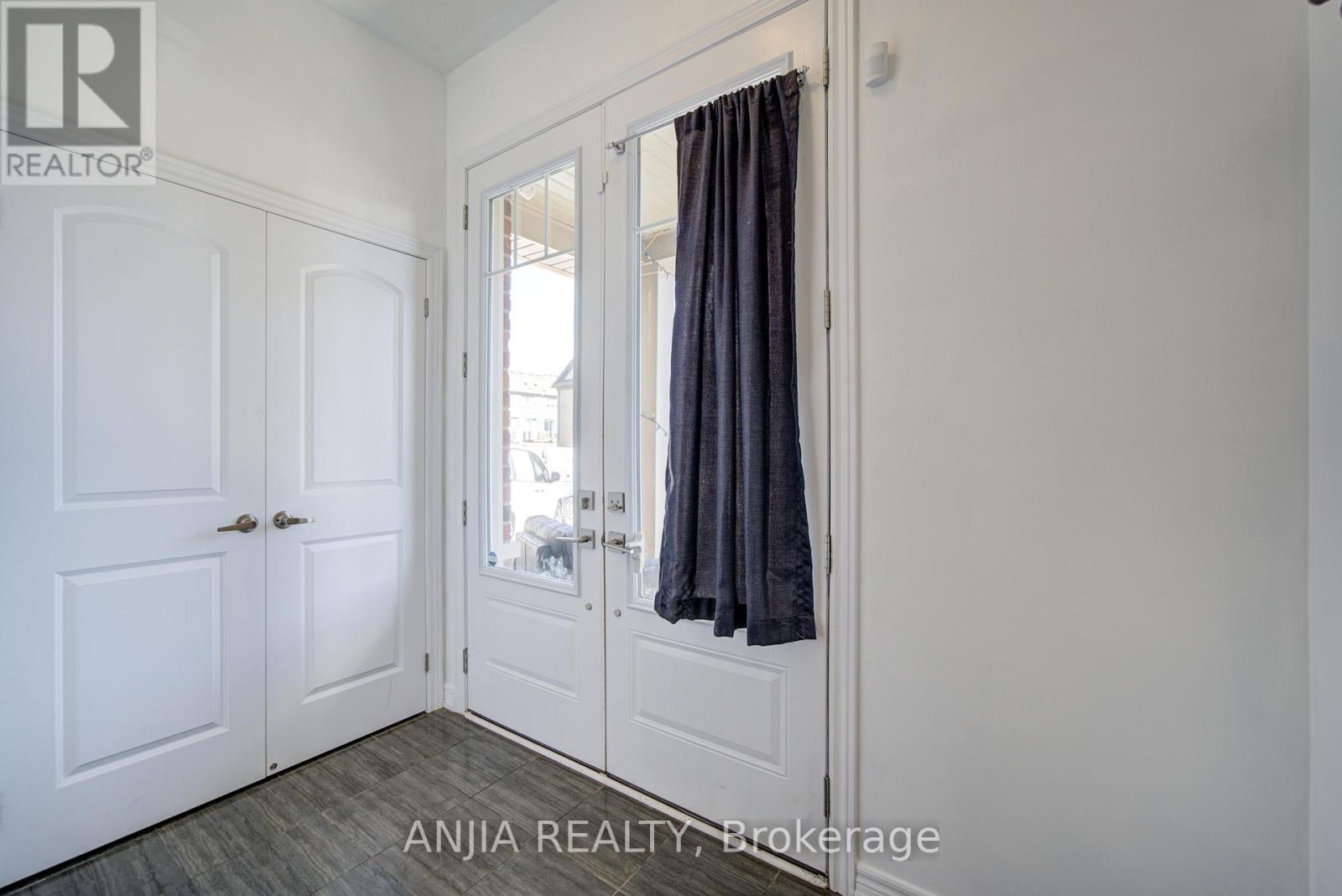377 Busato Drive, Whitchurch-Stouffville, Ontario  L4A 4V1 - Photo 5 - N13116358
