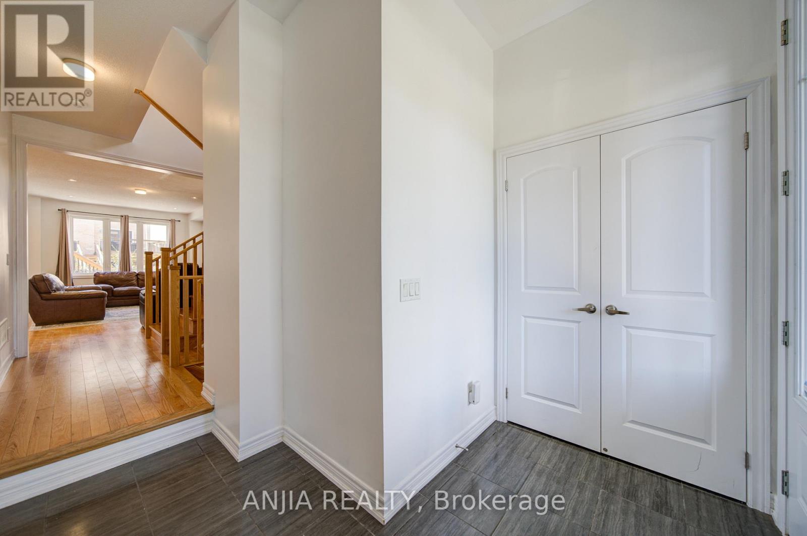 377 Busato Drive, Whitchurch-Stouffville, Ontario  L4A 4V1 - Photo 6 - N13116358