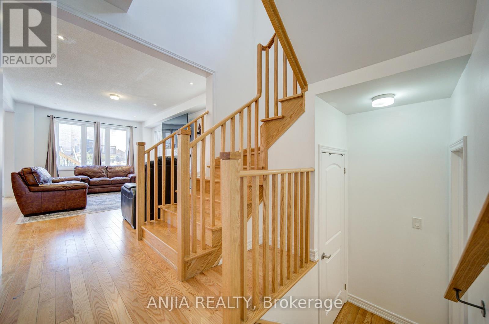 377 Busato Drive, Whitchurch-Stouffville, Ontario  L4A 4V1 - Photo 8 - N13116358
