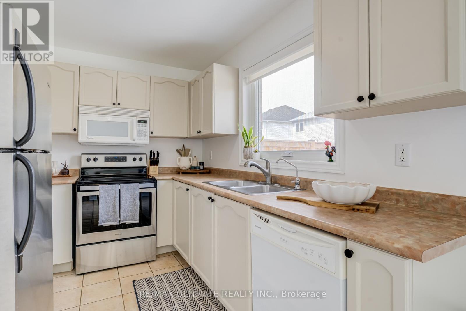 94 Thrushwood Drive, Barrie, Ontario  L4N 0Z1 - Photo 10 - S13115992