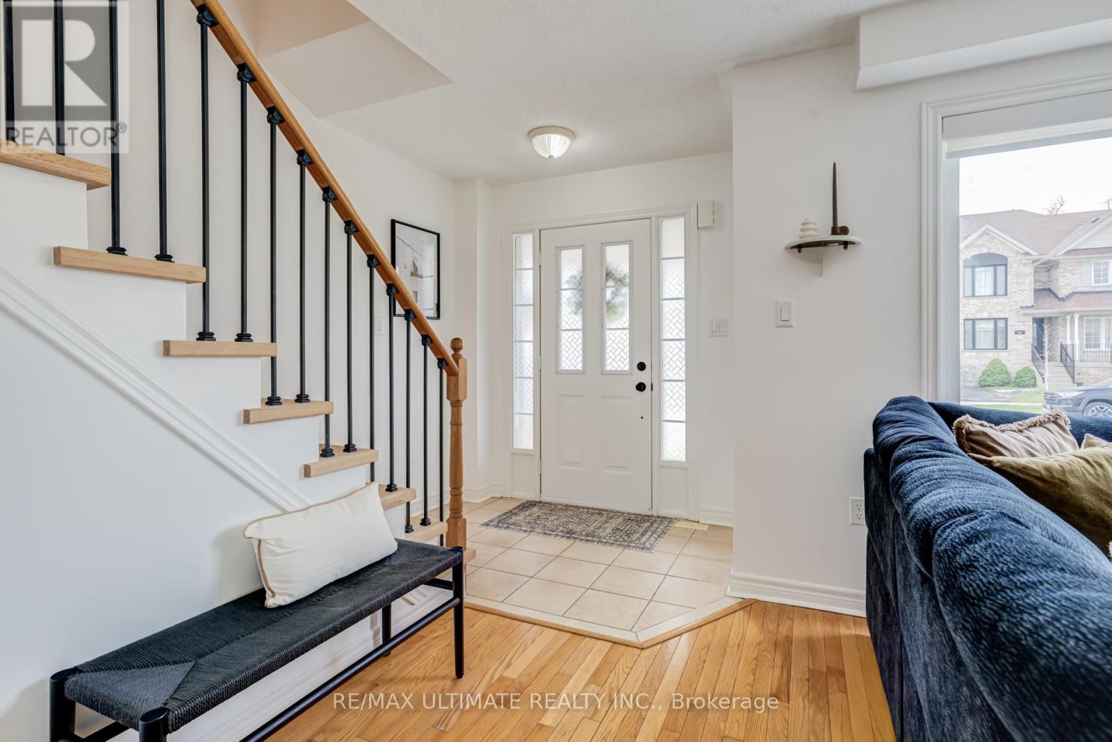 94 Thrushwood Drive, Barrie, Ontario  L4N 0Z1 - Photo 4 - S13115992