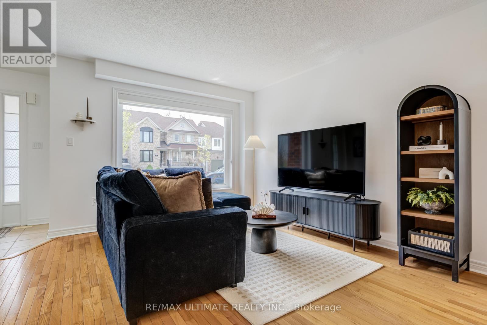 94 Thrushwood Drive, Barrie, Ontario  L4N 0Z1 - Photo 5 - S13115992