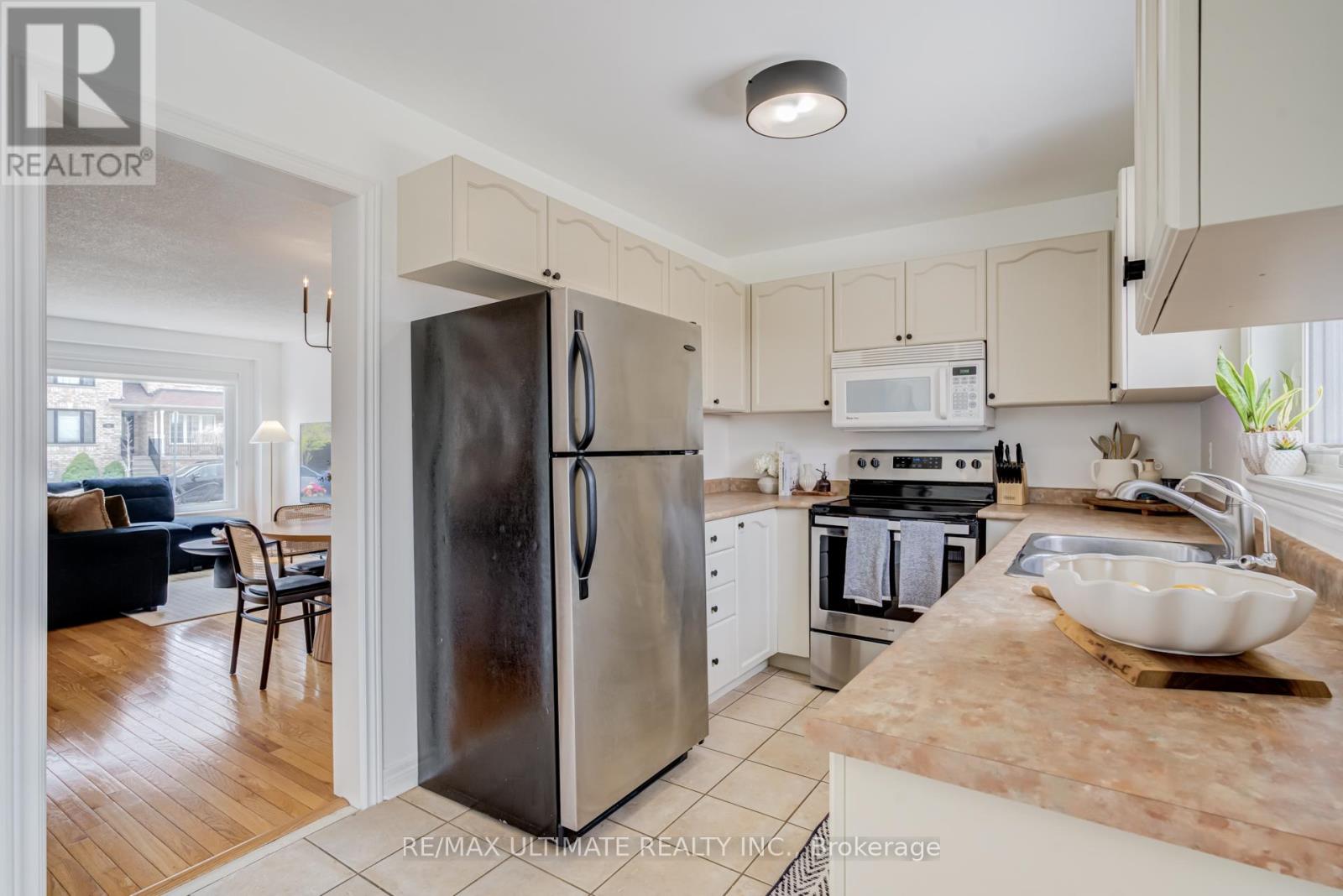 94 Thrushwood Drive, Barrie, Ontario  L4N 0Z1 - Photo 9 - S13115992