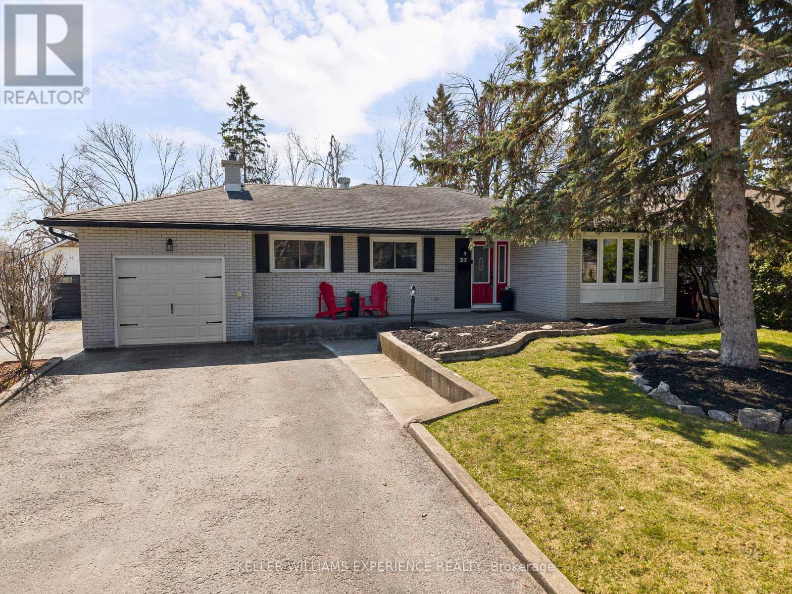27 OTTAWAY AVENUE, Barrie, Ontario