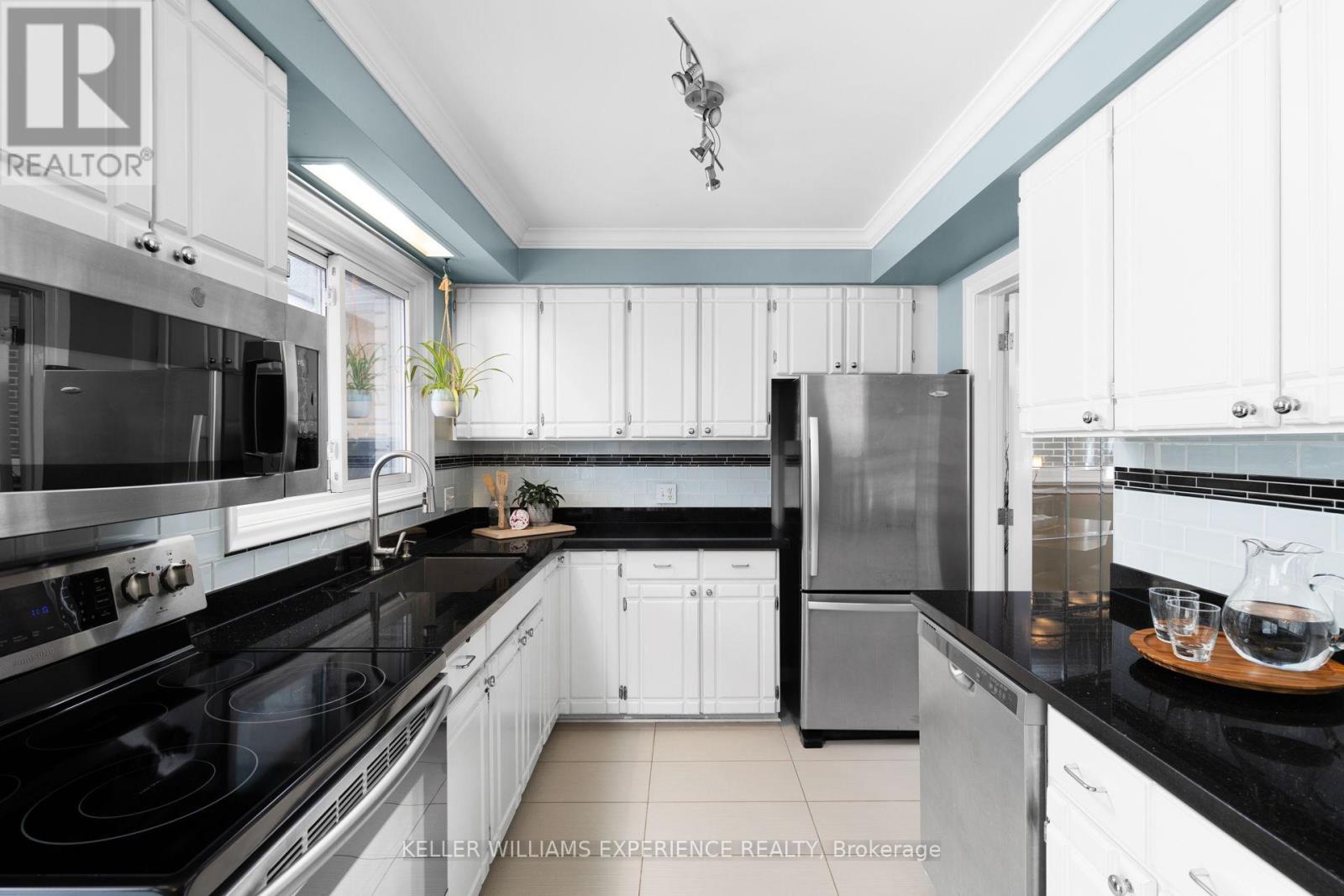 27 Ottaway Avenue, Barrie, Ontario  L4M 2W6 - Photo 6 - S13116050