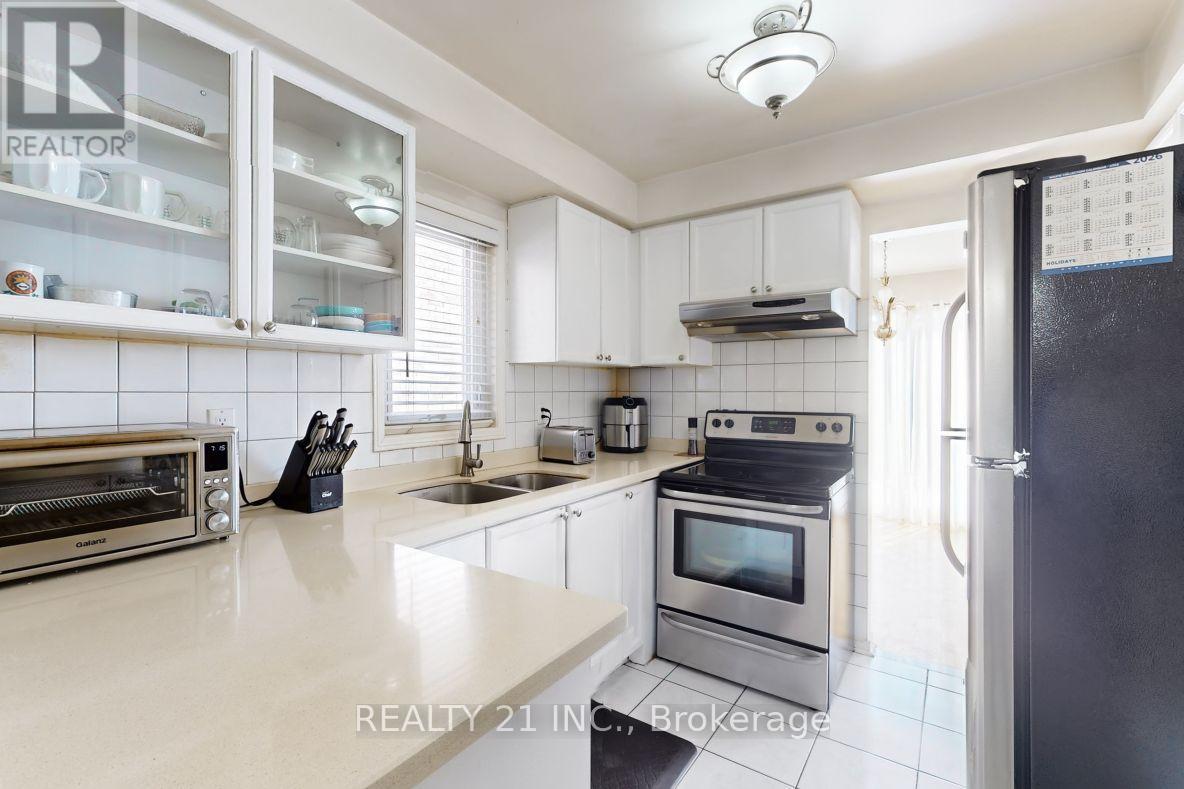 11 Iles Street W, Ajax, Ontario  L1T 3V4 - Photo 8 - E13074814
