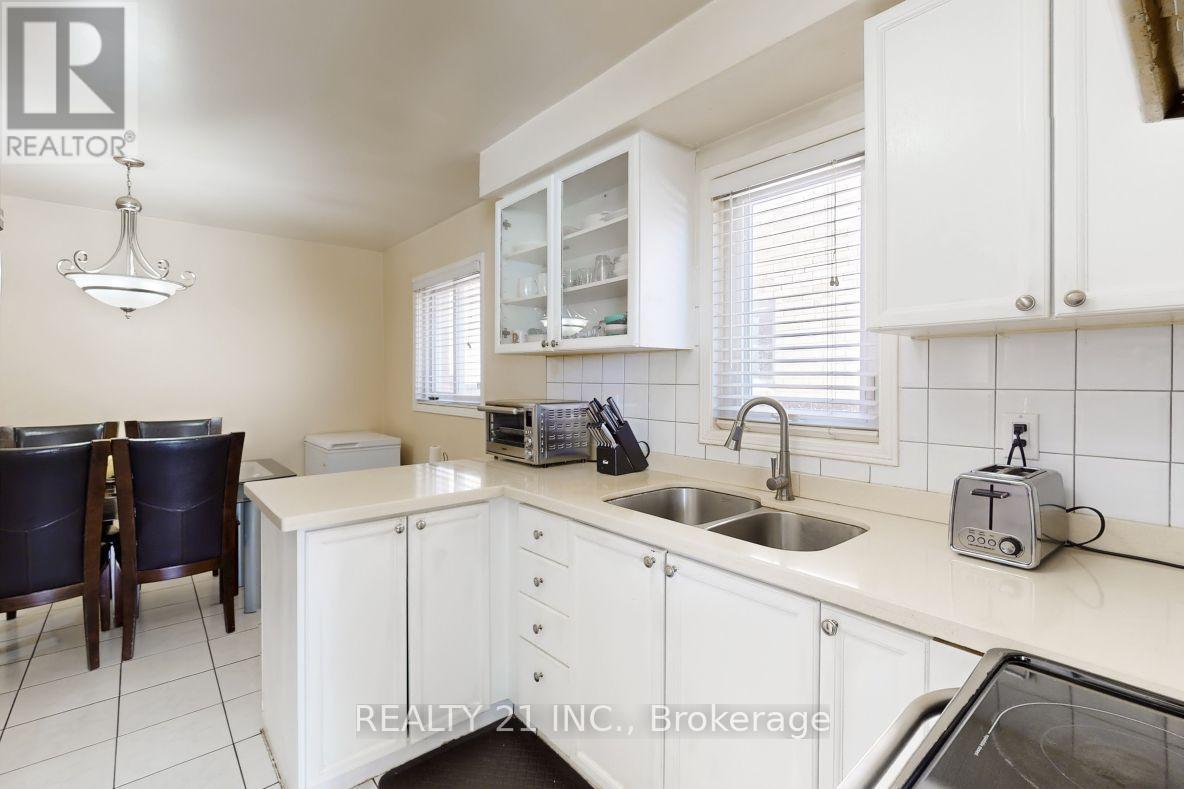 11 Iles Street W, Ajax, Ontario  L1T 3V4 - Photo 9 - E13074814