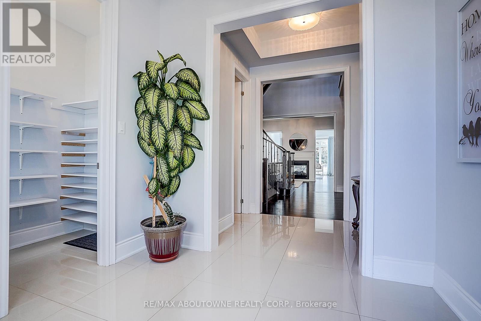 16 Gracedale Drive, Richmond Hill, Ontario  L4C 0Y3 - Photo 4 - N13114072