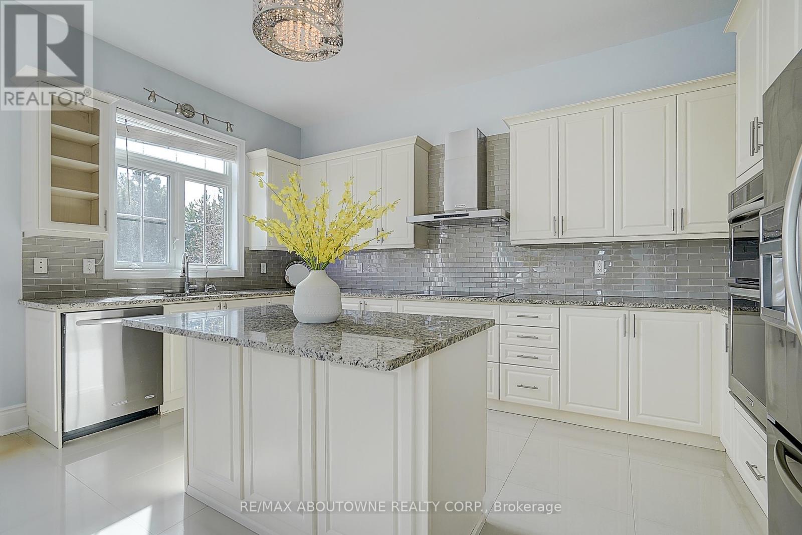 16 Gracedale Drive, Richmond Hill, Ontario  L4C 0Y3 - Photo 17 - N13114072