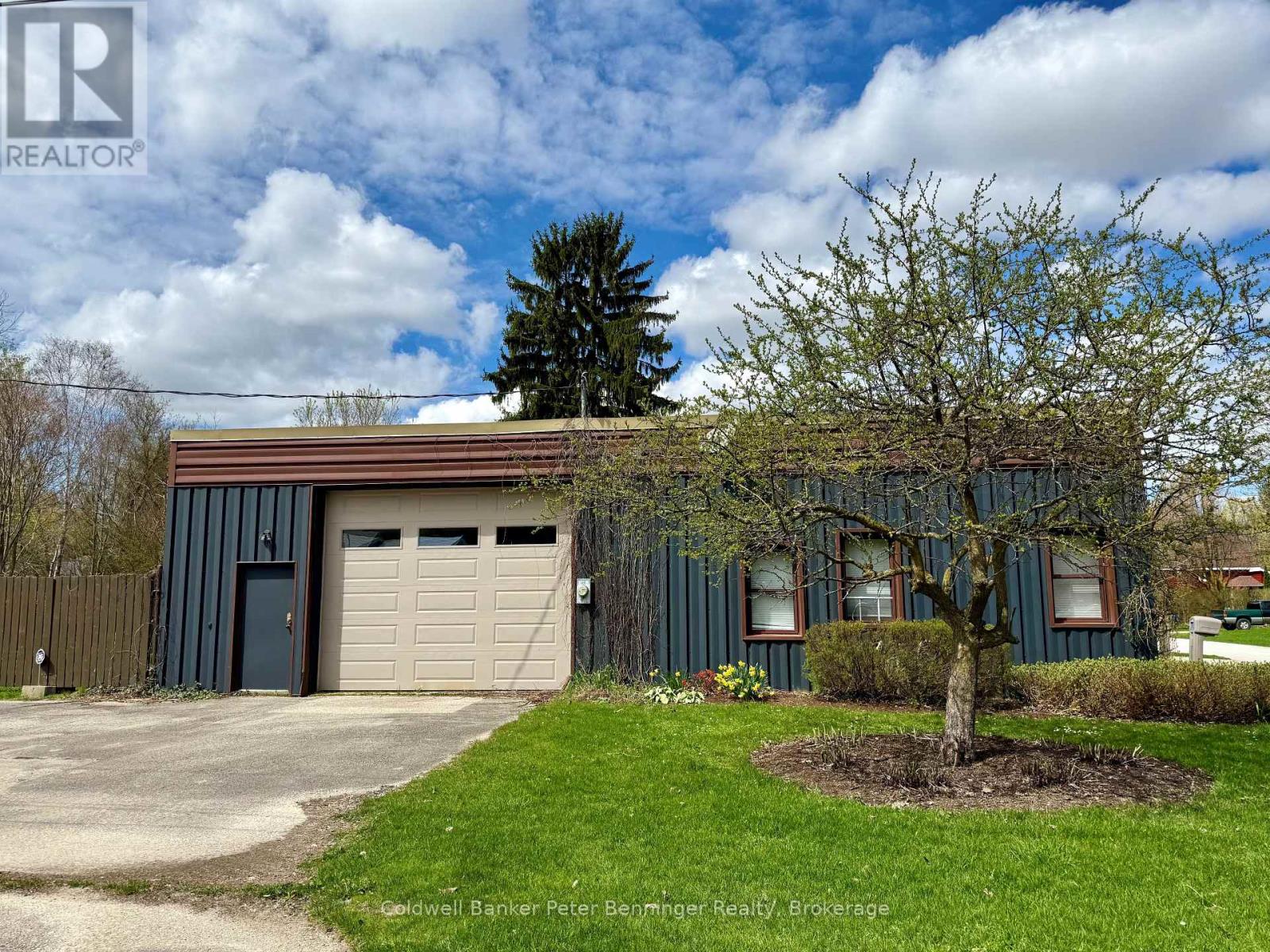 425 Mary Street, Brockton, Ontario  N0G 2V0 - Photo 3 - X12991868