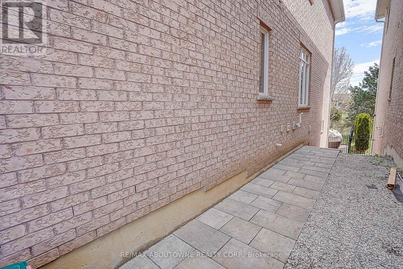 16 Gracedale Drive, Richmond Hill, Ontario  L4C 0Y3 - Photo 50 - N13114072