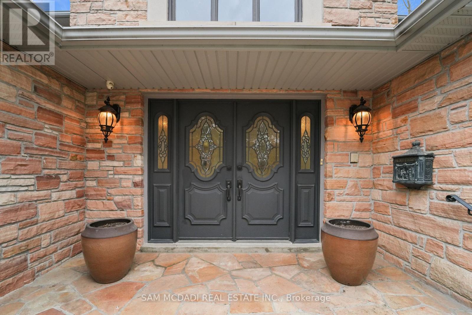 495 Meadow Wood Road, Mississauga, Ontario  L5J 2S4 - Photo 2 - W13085836