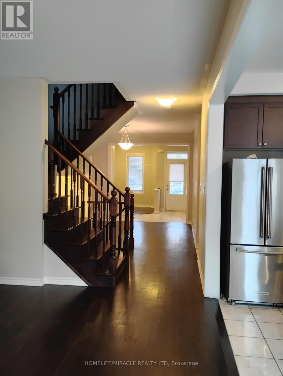 106 Benhurst Crescent, Brampton, Ontario  L7A 5A5 - Photo 4 - W13101924