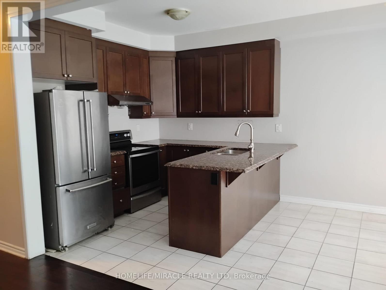 106 Benhurst Crescent, Brampton, Ontario  L7A 5A5 - Photo 8 - W13101924