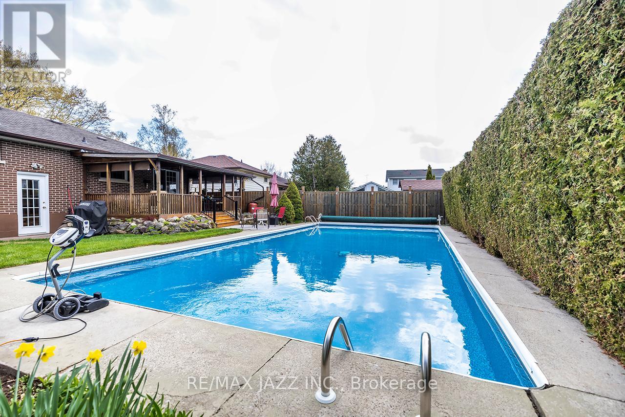 422 Glenalan Avenue, Oshawa, Ontario  L1J 3L1 - Photo 2 - E13115930